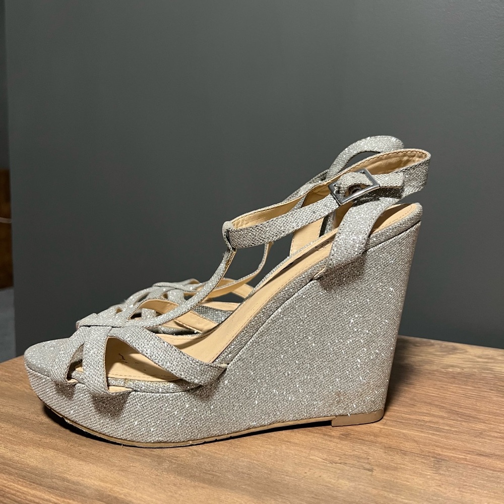 Women’s Silver Wedges